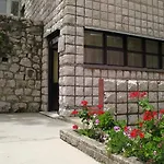 Hi